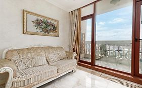 Greek Street Deluxe Apartment